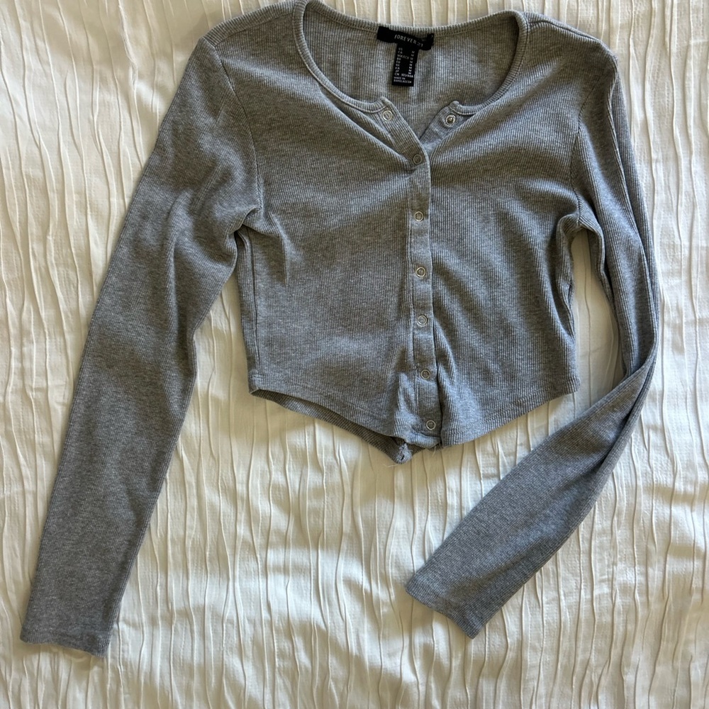Forever 21 Gray Cropped Button-Down Shirt